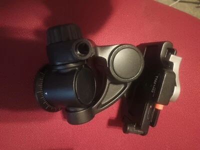 Vanguard PH-32 3-Way Pan-and-Tilt Head with QS-51 Quick Release Plate  - Image 1 of 4