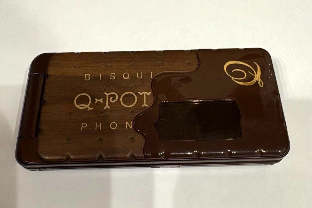 docomo Q-pot. SH-04C Choco Foma Japanese Flip Phone garakei keitai