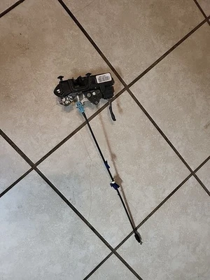 Actuador de cierre de puerta trasero izquierdo Buick Lacrosse 2005-2009 Foto 1 de 4