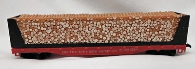 D5  (HO) THE SOUTHERN RAILROAD RR #4365 50' Bulkhead car w/Pulpwood load - Image 1 of 4