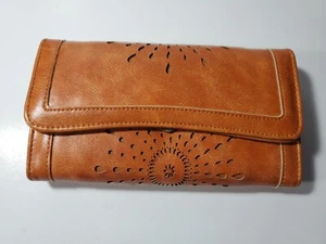 Damen Geldbörse Kunstleder Vegan Groß Lazer Cut Hellbraun 7,5x4 Zoll Fehler lesen - Bild 1 von 8