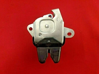 1992-1996 TOYOTA CAMRY TRUNK LATCH LOCK MANUAL OEM - Image 1 of 2