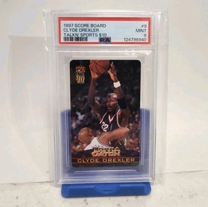1997 Score Board TALKN SPORTS #3 Clyde Drexler Houston Rockets HOF PSA 9 (Pop 1) - Foto 1 di 3