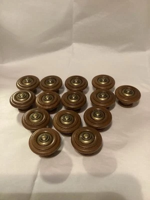 14件老式木制抽屉拉手带黄铜中心 — 第 1/4 张图片