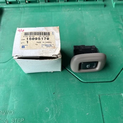 Interruptor de ventana trasera izquierda o derecha OEM GM 15095177 02-04 Trailblazer Envoy SSR Rainier Foto 1 de 3