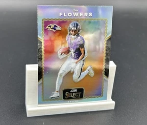 Puntuación de fútbol americano Panini Select 2024 retroceso plateado Prizm - flores Zay - Imagen 1 de 2
