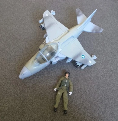 HM Armed Forces Toy Jet And Action Figure Pilot Creative Play Set - Image 1 of 4