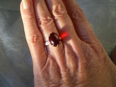 Red Amber oval ring, 2.45 carats, size L/M, in 2.87 grams of 925 Sterling Silver - Image 1 of 4