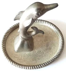 Delfín plateado en plato adornado - Imagen 1 de 5