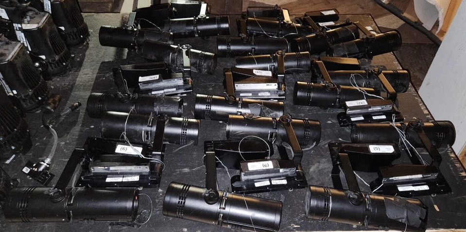 (1) ETC Irideon LED Profile Fixture w/Data Track Adapter (Mini LEKO/Ellipsoidal) - Image 1 of 4