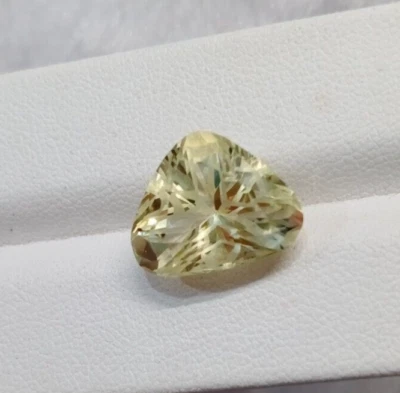 7.7Ct Natural Cluster LemonQuartz Flower Cut Tringle Loos Gemstone From Pakistan - Image 1 of 4