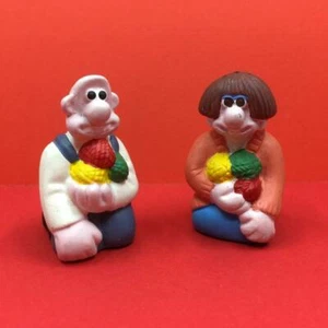 Aardman Wallace & Gromit A Close Shave Wendolene Salt & Pepper Shakers Pots - Picture 1 of 5