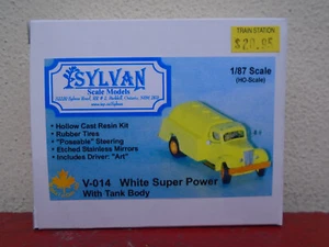 Camión súper eléctrico blanco Sylvan Scale Models V-014 con carrocería de tanque escala 1:87 - Imagen 1 de 1