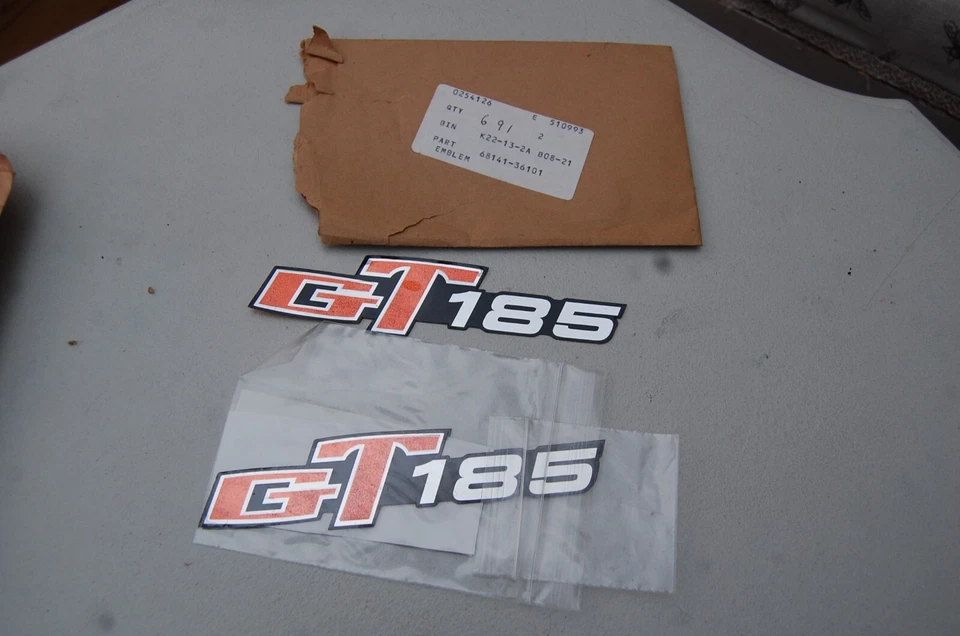 SUZUKI  GT185 SIDEPANEL FOIL EMBLEMS  NOS Foto 1 de 1