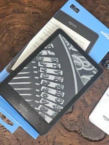 Amazon Kindle Paperwhite 11th Generation M2L3EK Wi-Fi Black 8GB eBook Reader - Picture 1 of 5