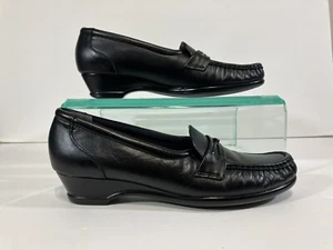 Women's "SAS" Tripad Comfort Low Heel Slip On Black Leather Loafers 7 Slim EUC!! - Picture 1 of 10