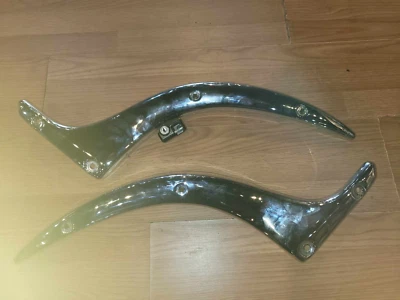 06-09 Suzuki Boulevard C50 VL800 2007 OEM puntal guardabarros rieles traseros par de soportes Foto 1 de 4