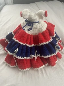 VESTIDO MUÑECA MULTICOLOR COLORES PATRIÓTICOS GANCHILLO 3 NIVELES - Imagen 1 de 6