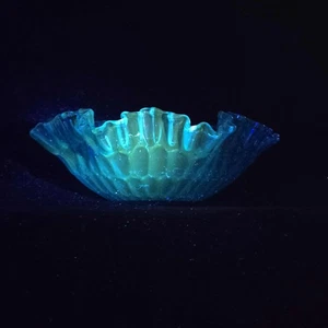 VTG UV Fenton Colonial Blue Art Glass Thumbprint Ruffle Edge Bride's Bowl 12X4 - Picture 1 of 17