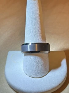 Men's Tungsten Carbide Ring Comfort Fit Wedding 8mm Band Sz 10.5 New Never Worn - Picture 1 of 4