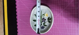 Cerámica de pantano de sal - violetas de avena silvestre - 6" x 5 1/2" - Imagen 1 de 7