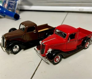 Lot Of 2 Trucks - 1937 Plymouth Pickup Signature & 1936 Ford Pickup ARKO - 1:34 - Picture 1 of 5