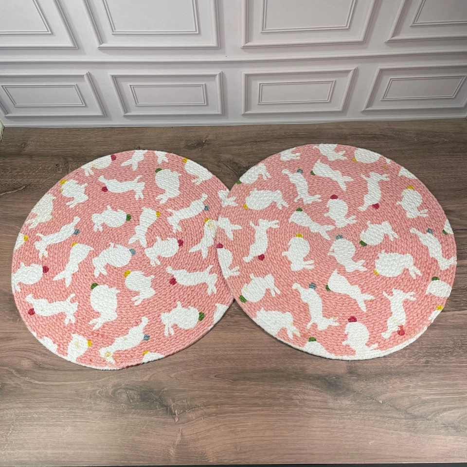 Juego de 2 manteles de mesa redondos trenzados rosas conejos blancos de Pascua 15 pulgadas Foto 1 de 4