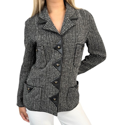 Giacca CHANEL Vintage CC Mark Logo #38 Nera Lana Pelle Bottone a Scatto Rank AB