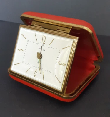 Réveil de voyage vintage rouge  EUROPA - Photo 1/4