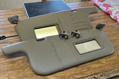 Par de parasoles grises izquierdo/derecho Toyota Corolla 98-01 usados Foto 1 de 4