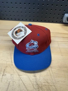 Cappello Colorado Avalanche blu rosso nuovo con etichette NOS raro merch ufficiale NHL berretto posteriore a scatto - Foto 1 di 4