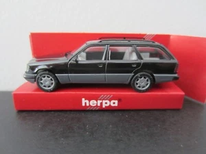 HERPA 021463 MERCEDES BENZ E 320 T BLACK - model is PLASTIC - HO or 1:87 scale - Picture 1 of 1
