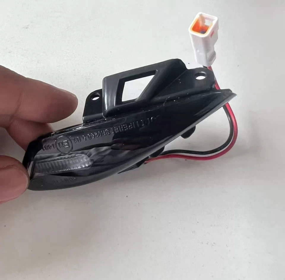 Espejo retrovisor intermitente inferior derecho para conductor McLaren MP4 650 570 Foto 1 de 2