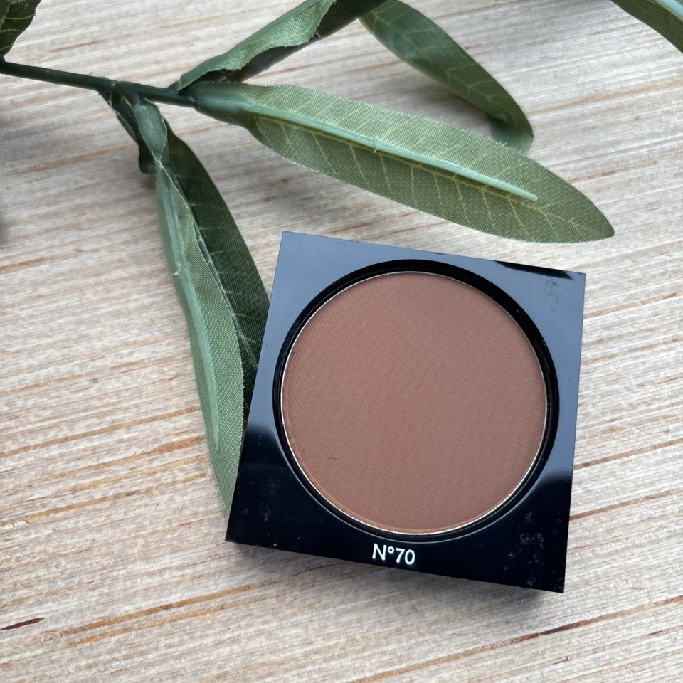 RARE CHANEL Les Beiges Healthy Glow Sheer Powder  N70 Discontinued - Image 1 of 1