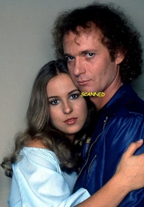 GENERAL HOSPITAL Picture #4316 ANTHONY GEARY Genie Francis LUKE & LAURA Tony - Picture 1 of 1
