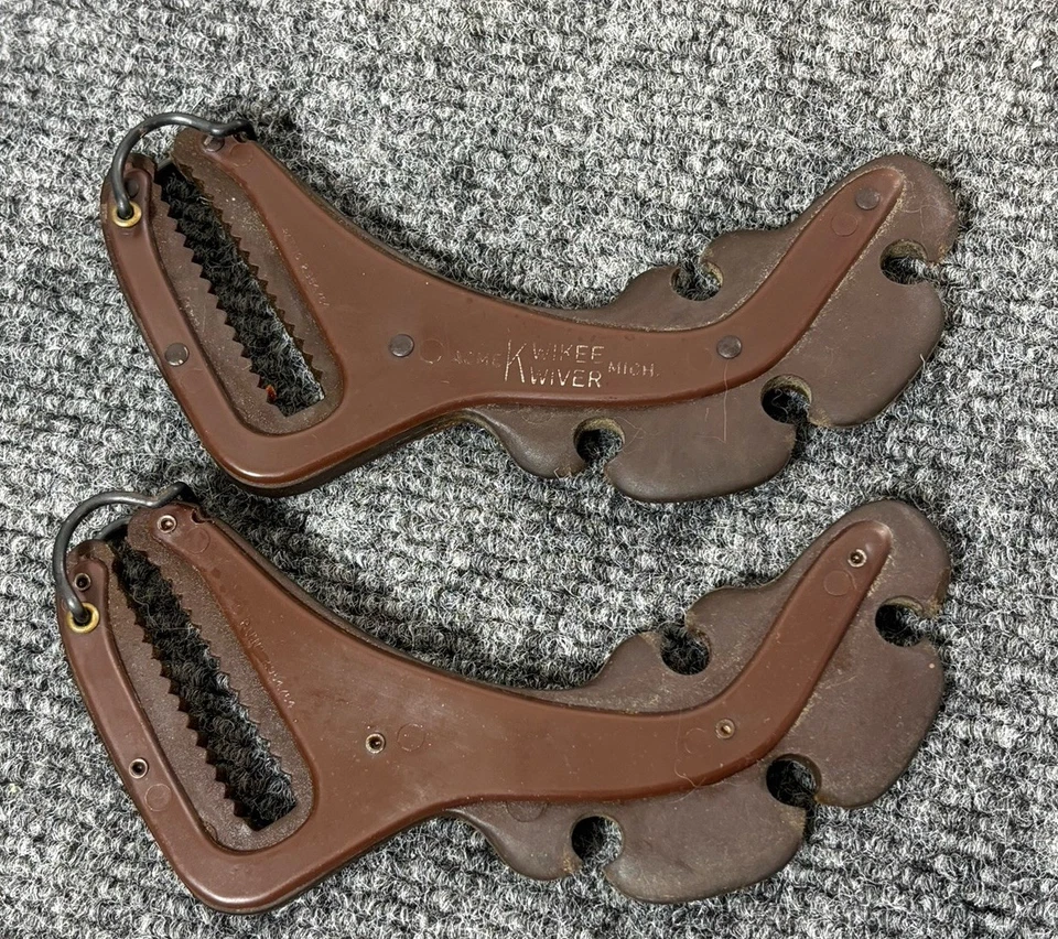 VTG ACME KWIKEE KWIVER 4 ARROW CLAMPS RECURVE BOW QUIVER PAIR - Image 1 of 2