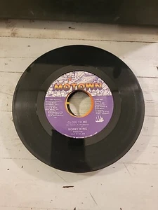 Soul 45 Bobby King ~ Close To Me / Love In The Fire ~ Motown Record Corp. - Picture 1 of 2