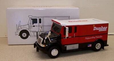 DUNBAR ARMORED 2003 INTERNATIONAL ARMORED TRUCK 2004 ERTL BANK #21383 - Image 1 of 2
