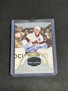2022-23 Upper Deck Trilogy Present Generations Brady Tkachuk Patch Auto #4/15 - Foto 1 di 2