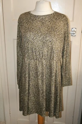 SIZE 22/24 GREEN PATTERNED STRETCHY TUNIC TOP - Image 1 of 4