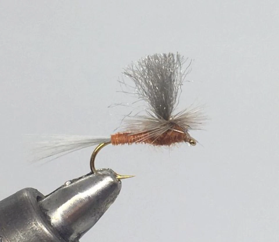 STRIKE FLY COMPANY One Dozen (12) - Parachute Mahogany - Dry Fly