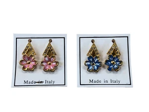 OHRRINGE GOLD ROSA ODER HELLBLAU BLUME MIT BRILLANTEN MODESCHMUCK VINTAGE 2,5 CM - Bild 1 von 2