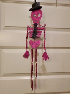 Halloween Skelett Wanddeko Totenkopf Trick or Treat gruselig Glitzer rosa - Bild 1 von 5