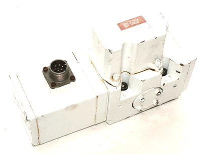 USED MOOG MODEL: J661B173A SERVO VALVE - Image 1 of 4
