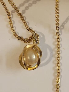 Faux Pearl Pendant with Necklace - Picture 1 of 4