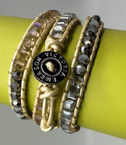 OFF WHITE Bracciale Victoria Emerson Off White pelle avvolgente perle argento cristalli trasparenti