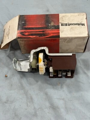 INTERRUPTOR DE FAROS NUEVO OEM FORD 70 71 72 L800 L900 LT800 LT900 LTS800 D0HZ-11654-A Foto 1 de 4