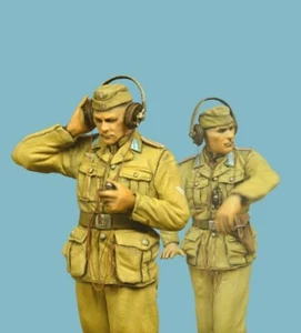 Panzer Modell 35241 1/35 Deutscher Fahrer & Funker, Tiger I bei Tunesien 1943 - Bild 1 von 1