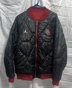 Talla XL - Chaqueta acolchada emitida por el equipo de fútbol americano Jordan x Oklahoma Sooners para hombre - Imagen 1 de 5