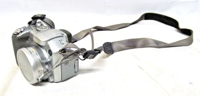 Canon Power Shot S2 IS 5 mega pixels Camera - Image 1 of 4